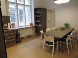Kueche Eiche gekalkt, gebeizt, Stühle Arper
