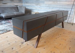 Sideboard Nuss modern mit Vintage Perser