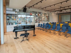 Lisztbibliothek Gemeindezentrum Raiding Tischler